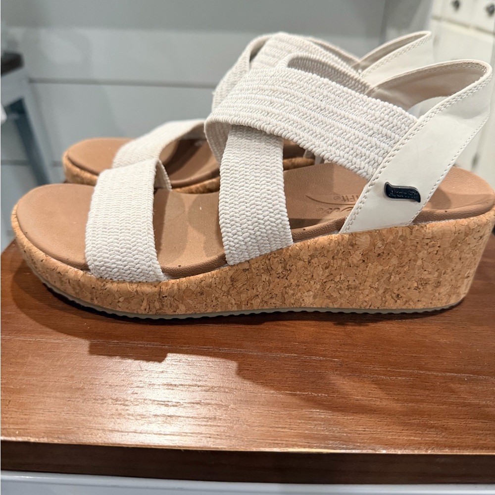 Skechers Women's Tan and Cream Wedge Sandals - Picture 4 of 4